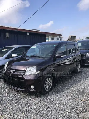 Toyota Sienta 2011 Burgundy