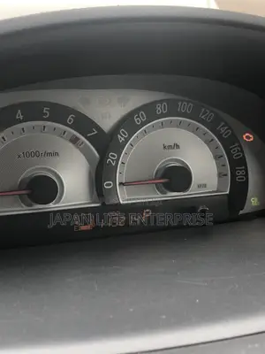 Toyota Sienta 2011 Burgundy