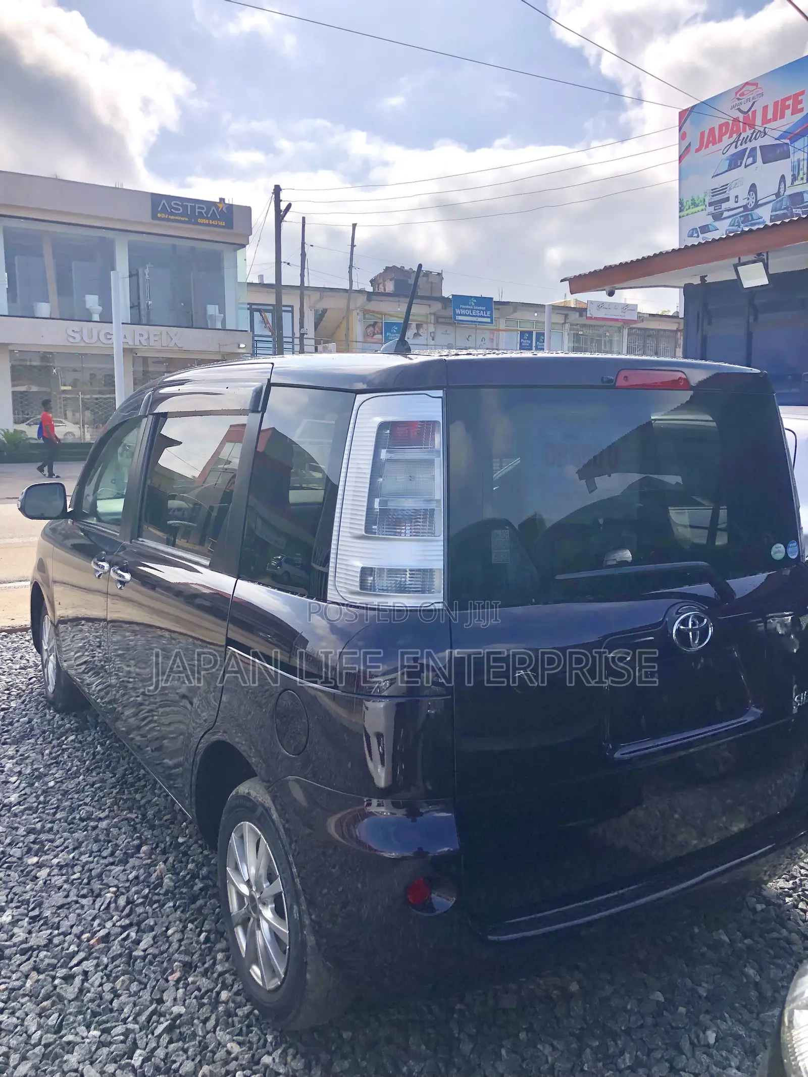 Toyota Sienta 2011 Burgundy