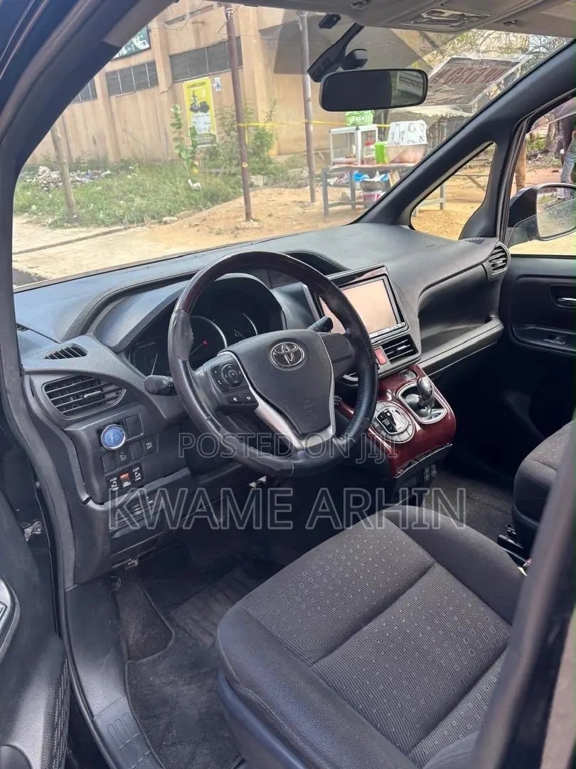 Toyota Voxy Hybrid V 2WD 7-Seater 2014 Black