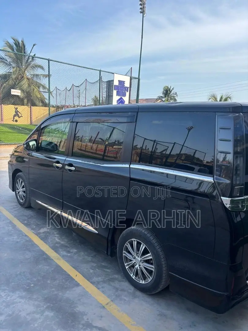 Toyota Voxy Hybrid V 2WD 7-Seater 2014 Black