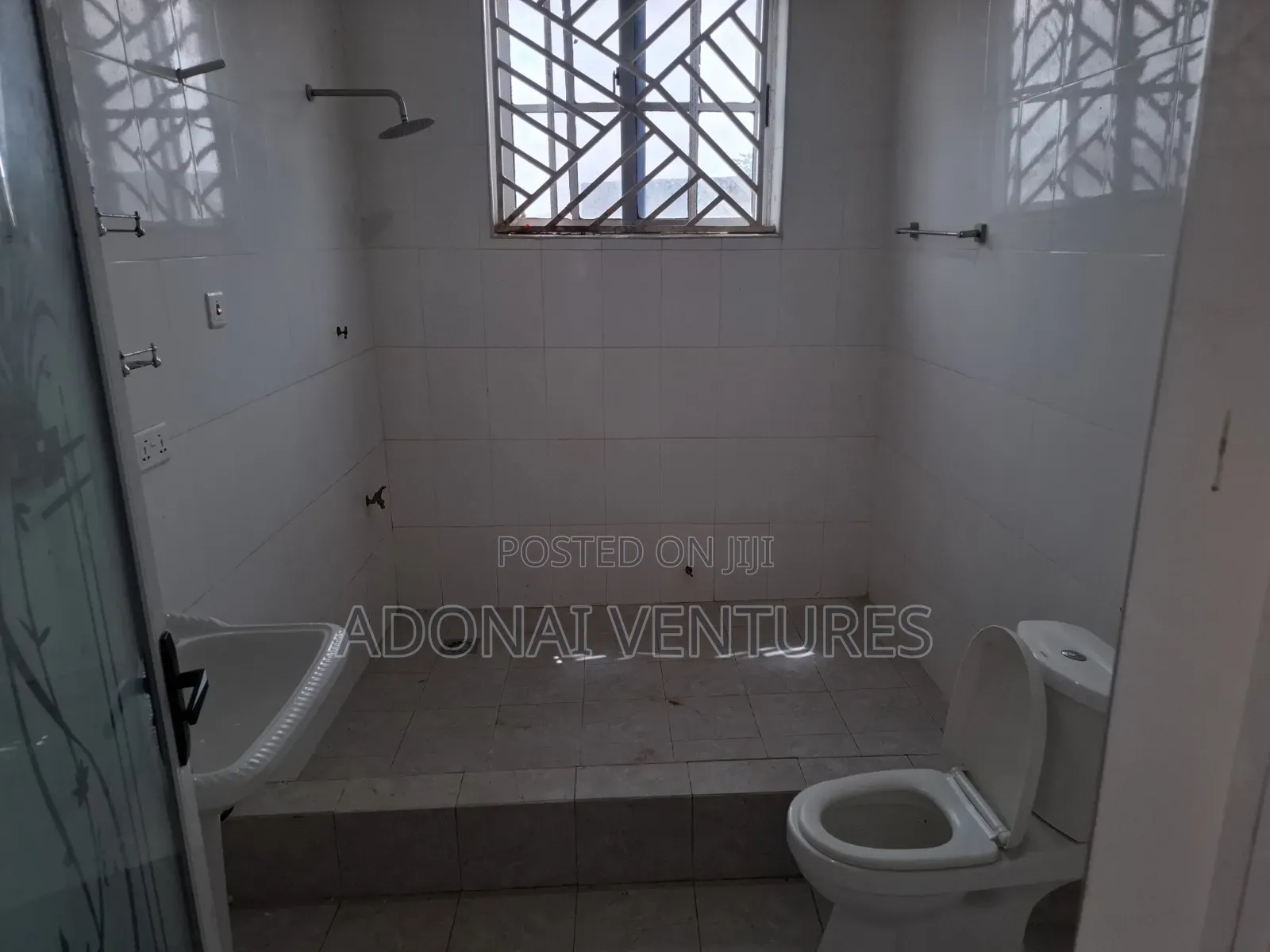 3bdrm Apartment in Atasomanso, Kumasi Metropolitan for rent
