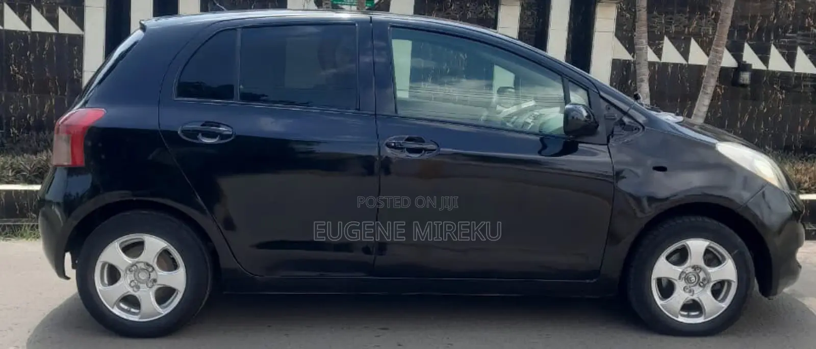 Toyota Vitz 2010 Black