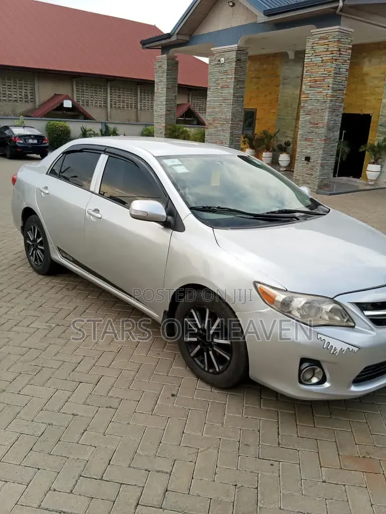 Toyota Corolla LE Special Edition 4dr Sedan (1.8L 4cyl 4A) 2013 Silver