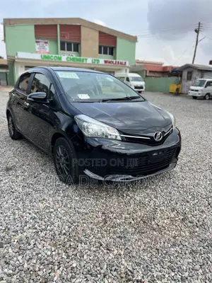 Toyota Vitz 1.3 FWD 5dr 2015 Black
