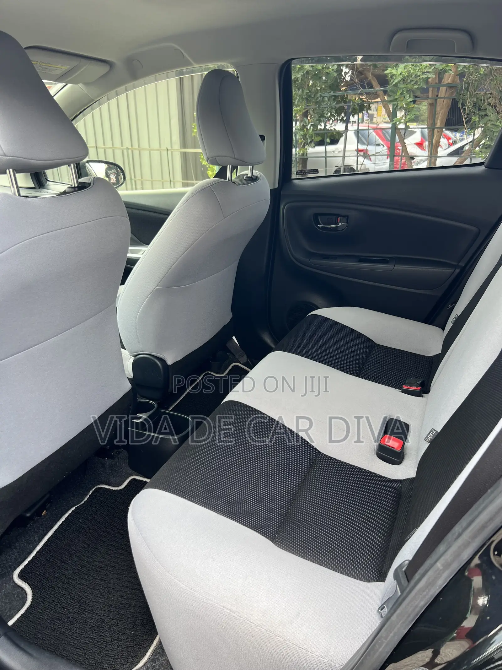 Toyota Vitz 1.3 FWD 5dr 2015 Black