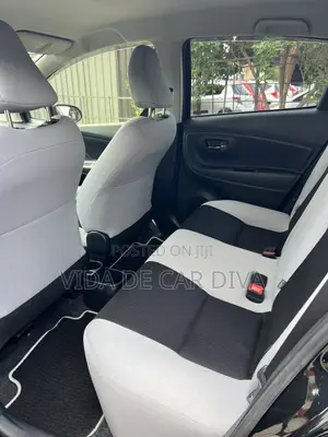 Toyota Vitz 1.3 FWD 5dr 2015 Black