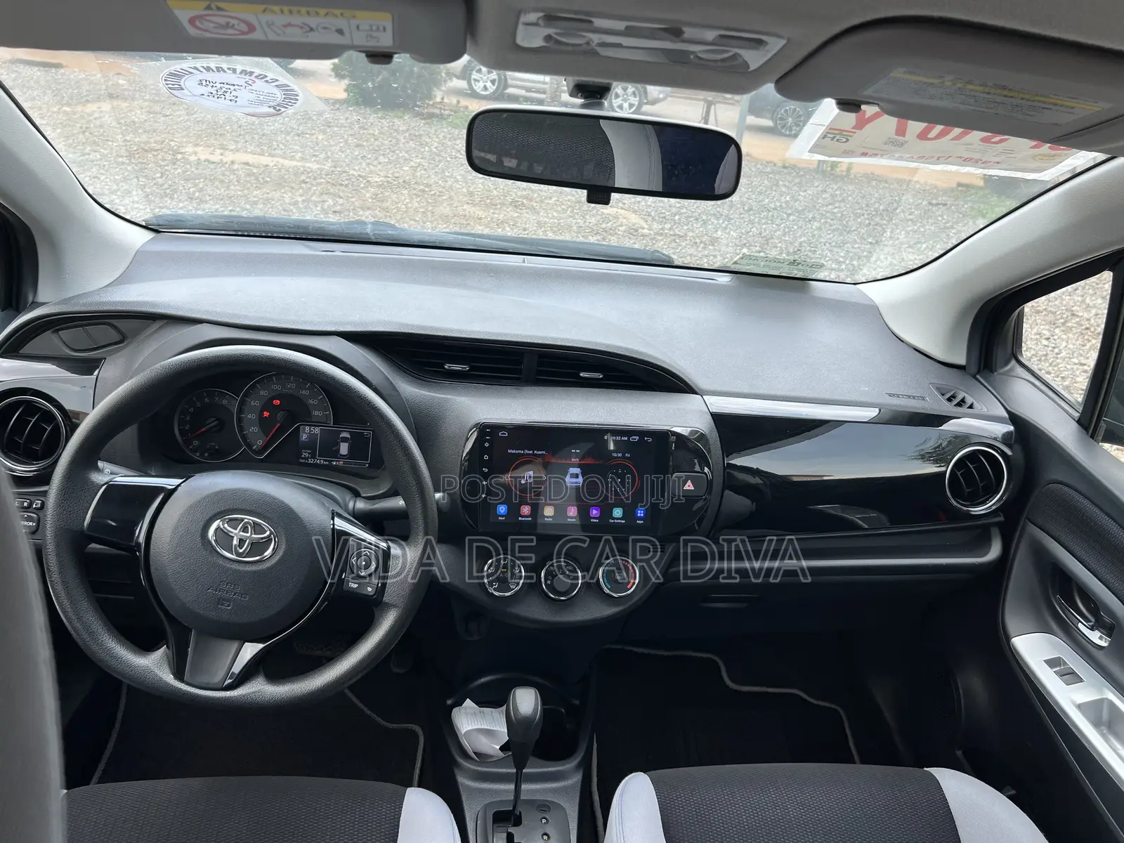 Toyota Vitz 1.3 FWD 5dr 2015 Black