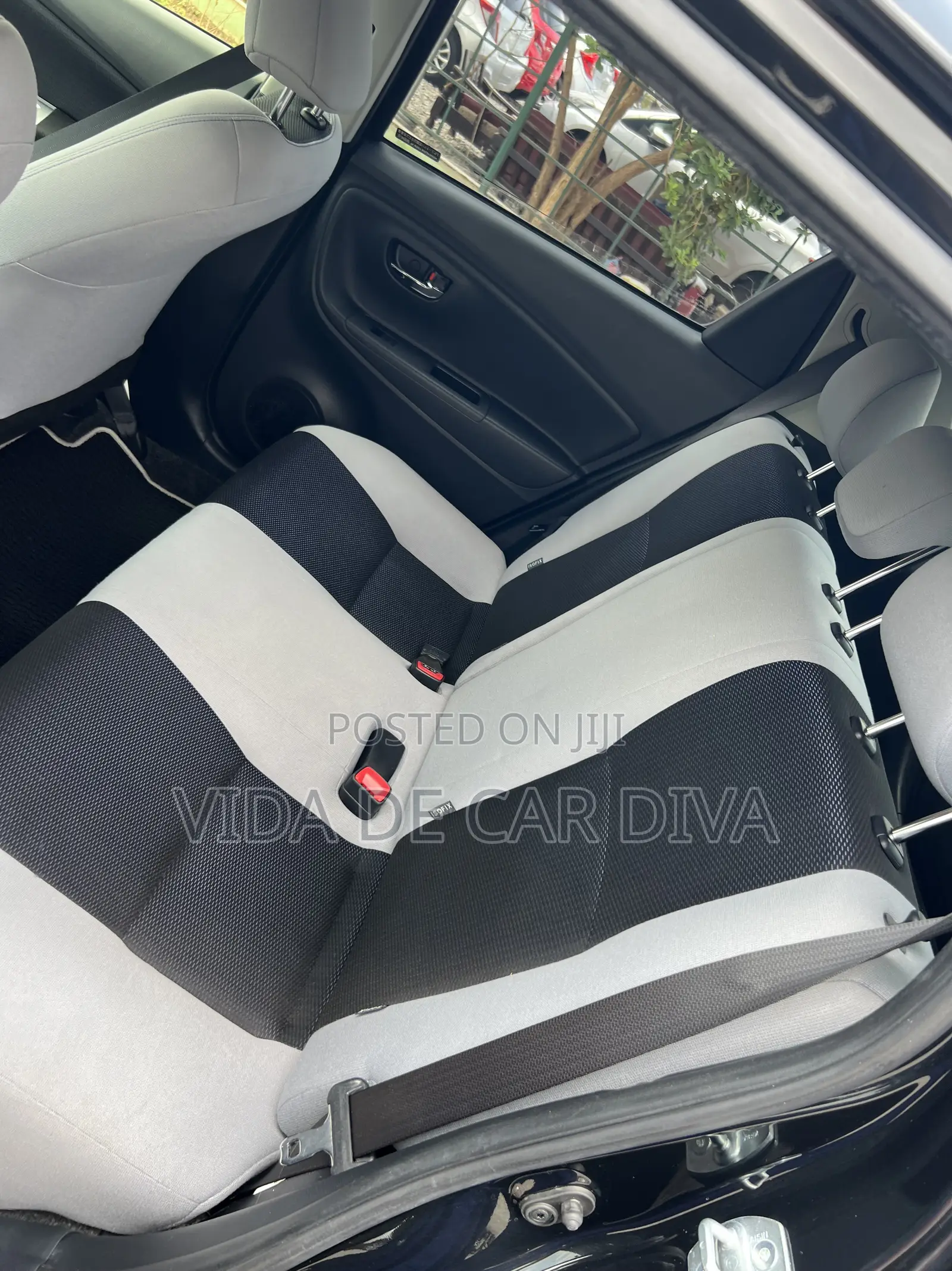 Toyota Vitz 1.3 FWD 5dr 2015 Black