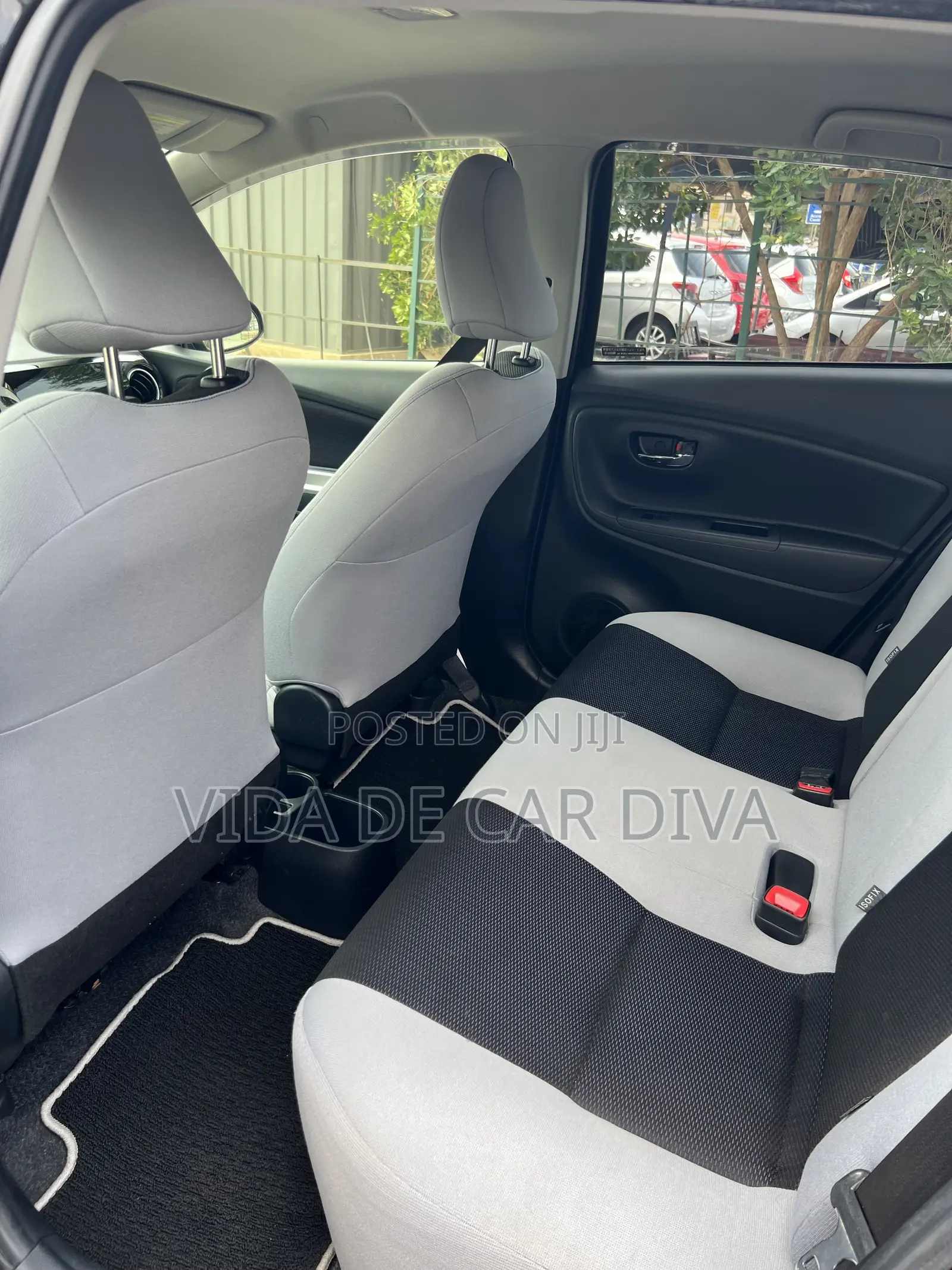 Toyota Vitz 1.3 FWD 5dr 2015 Black