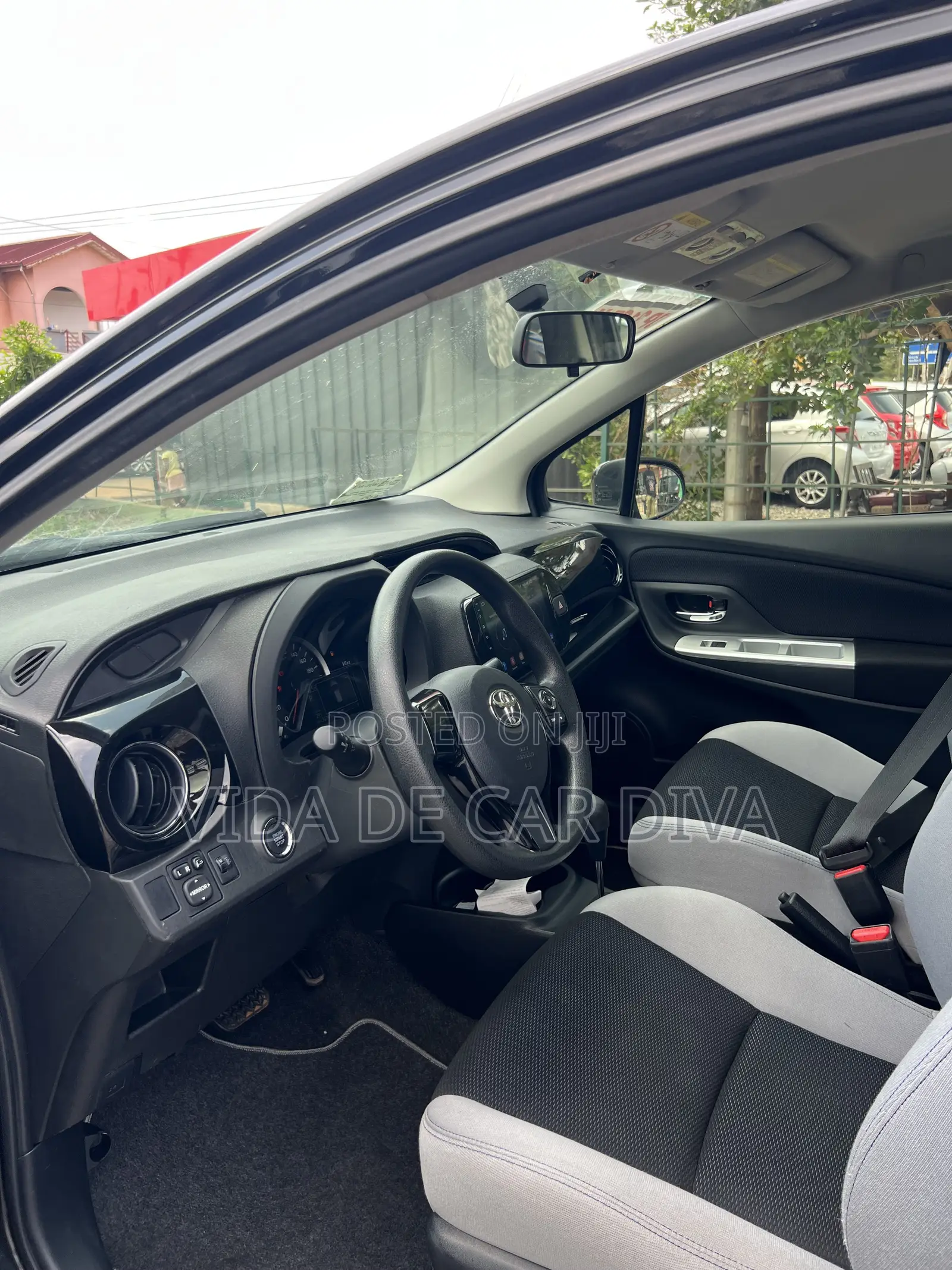 Toyota Vitz 1.3 FWD 5dr 2015 Black