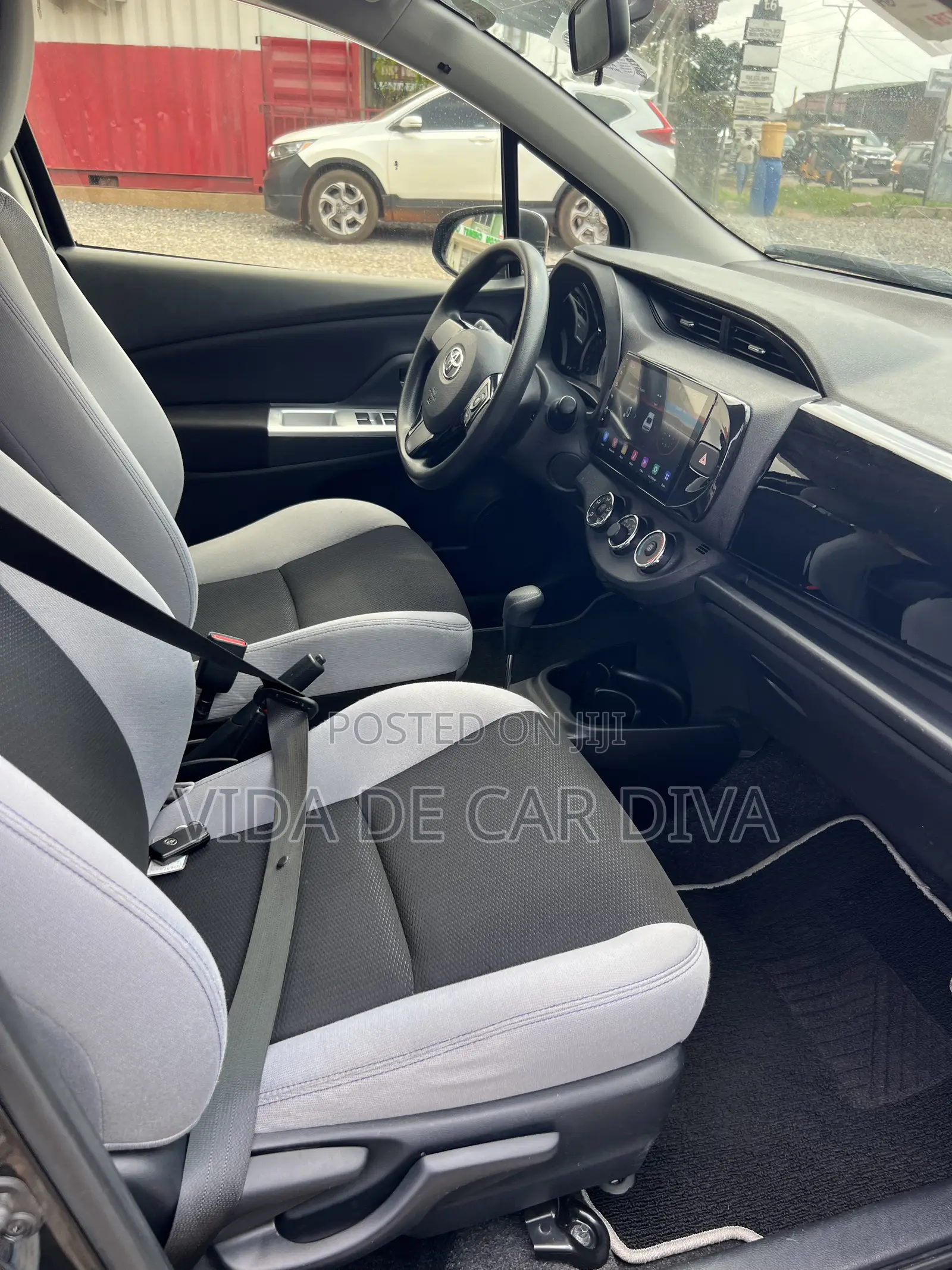 Toyota Vitz 1.3 FWD 5dr 2015 Black