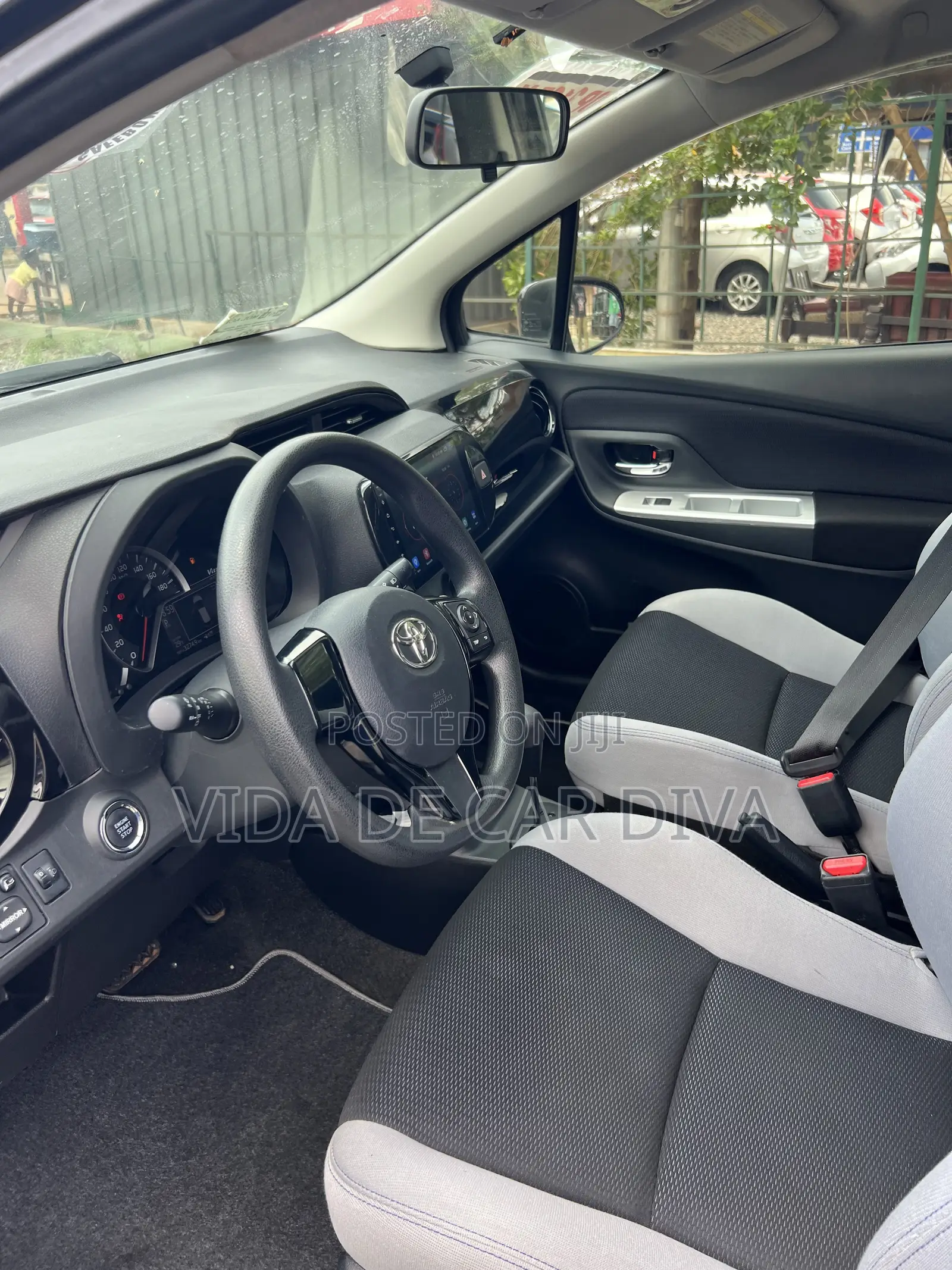 Toyota Vitz 1.3 FWD 5dr 2015 Black