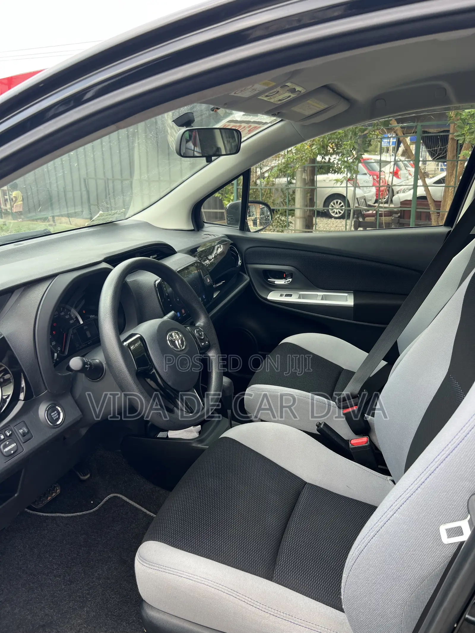Toyota Vitz 1.3 FWD 5dr 2015 Black