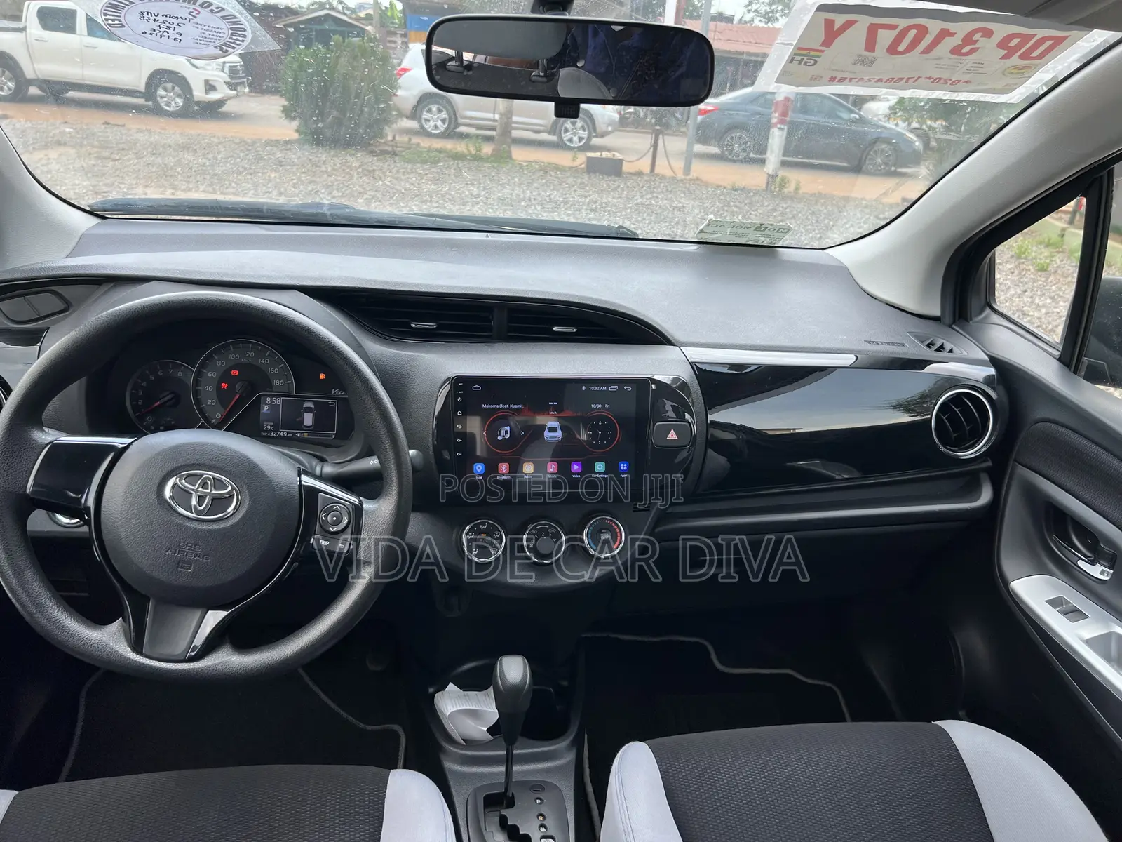 Toyota Vitz 1.3 FWD 5dr 2015 Black