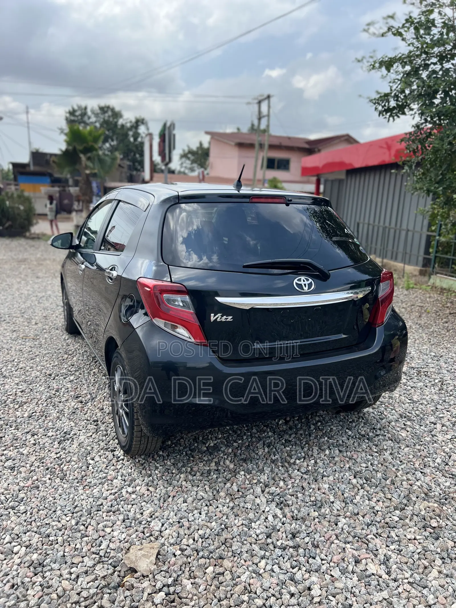 Toyota Vitz 1.3 FWD 5dr 2015 Black