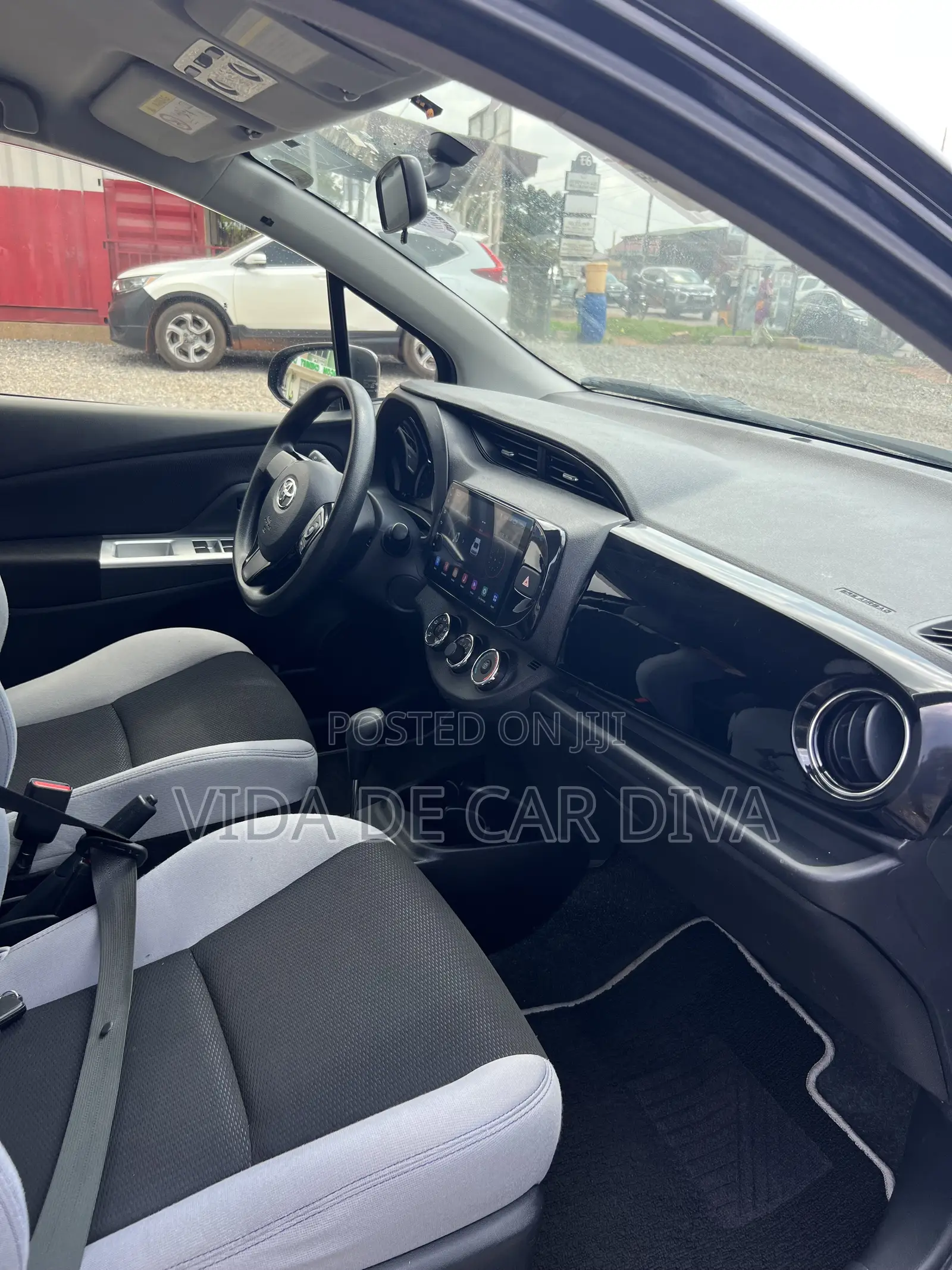 Toyota Vitz 1.3 FWD 5dr 2015 Black