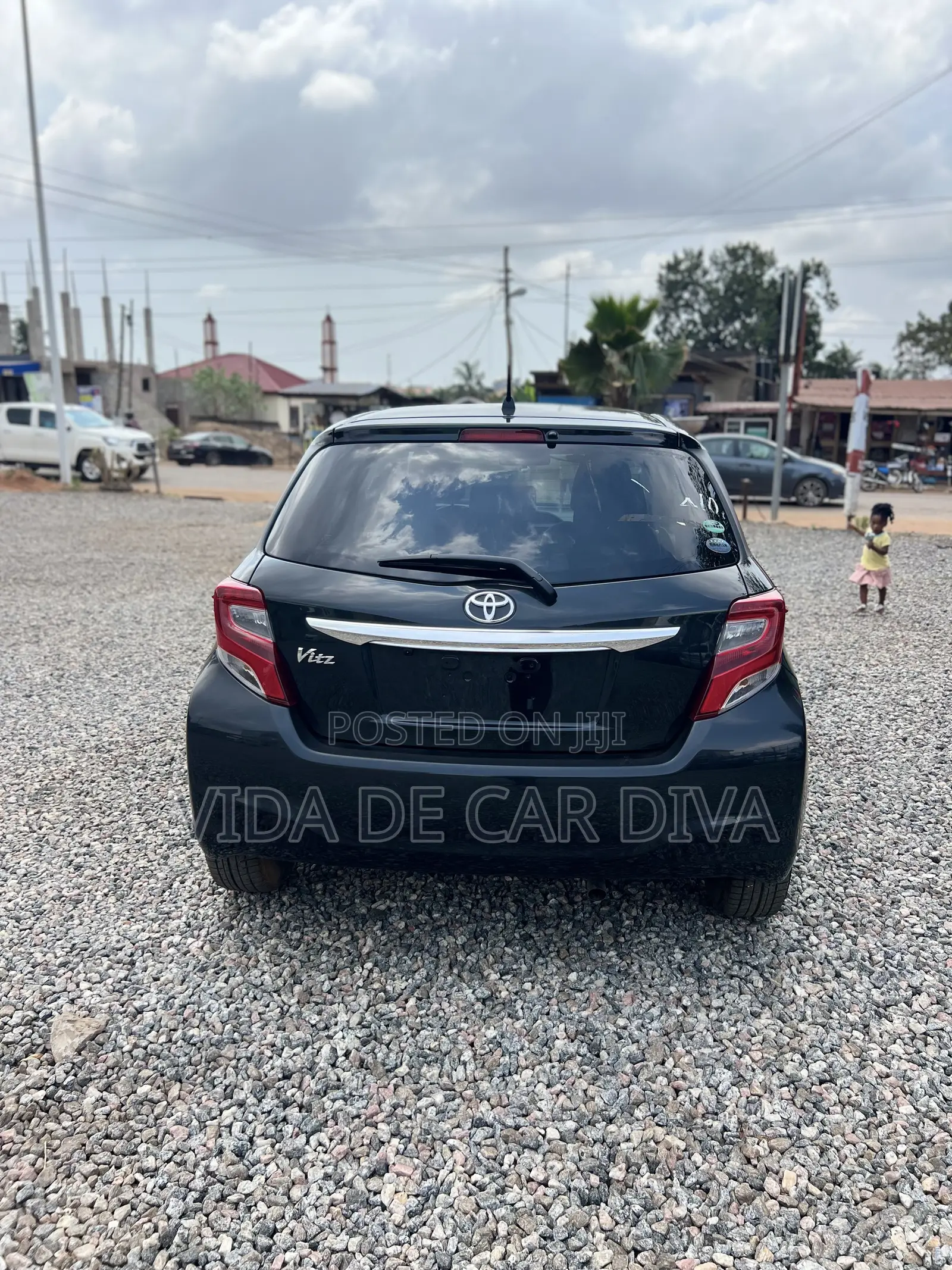 Toyota Vitz 1.3 FWD 5dr 2015 Black