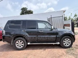 Mitsubishi Pajero V90 2.8 GL 2015 Black