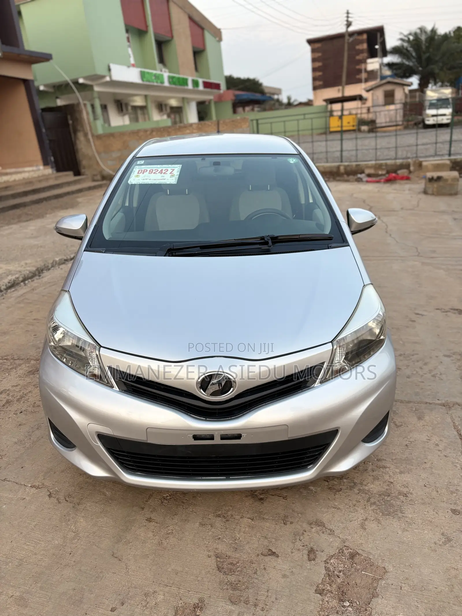 Toyota Vitz 1.3 FWD 5dr 2013 Silver