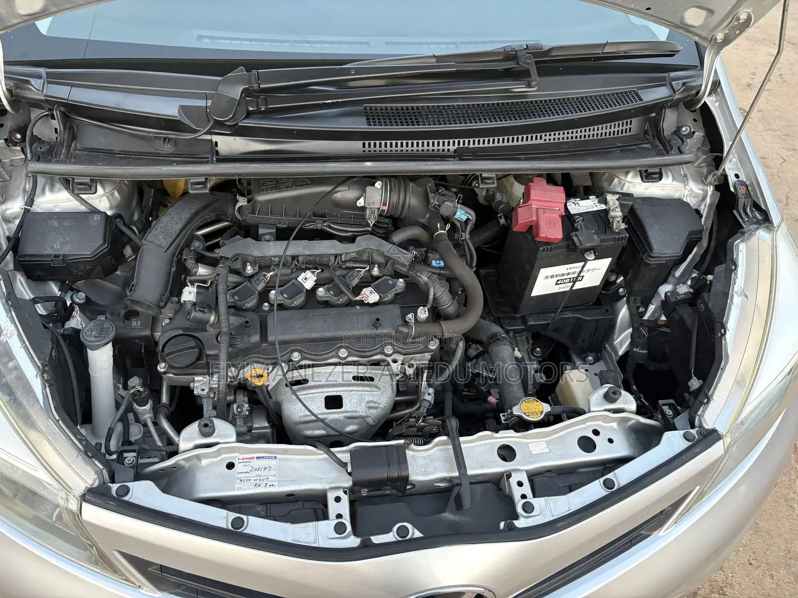 Toyota Vitz 1.3 FWD 5dr 2013 Silver