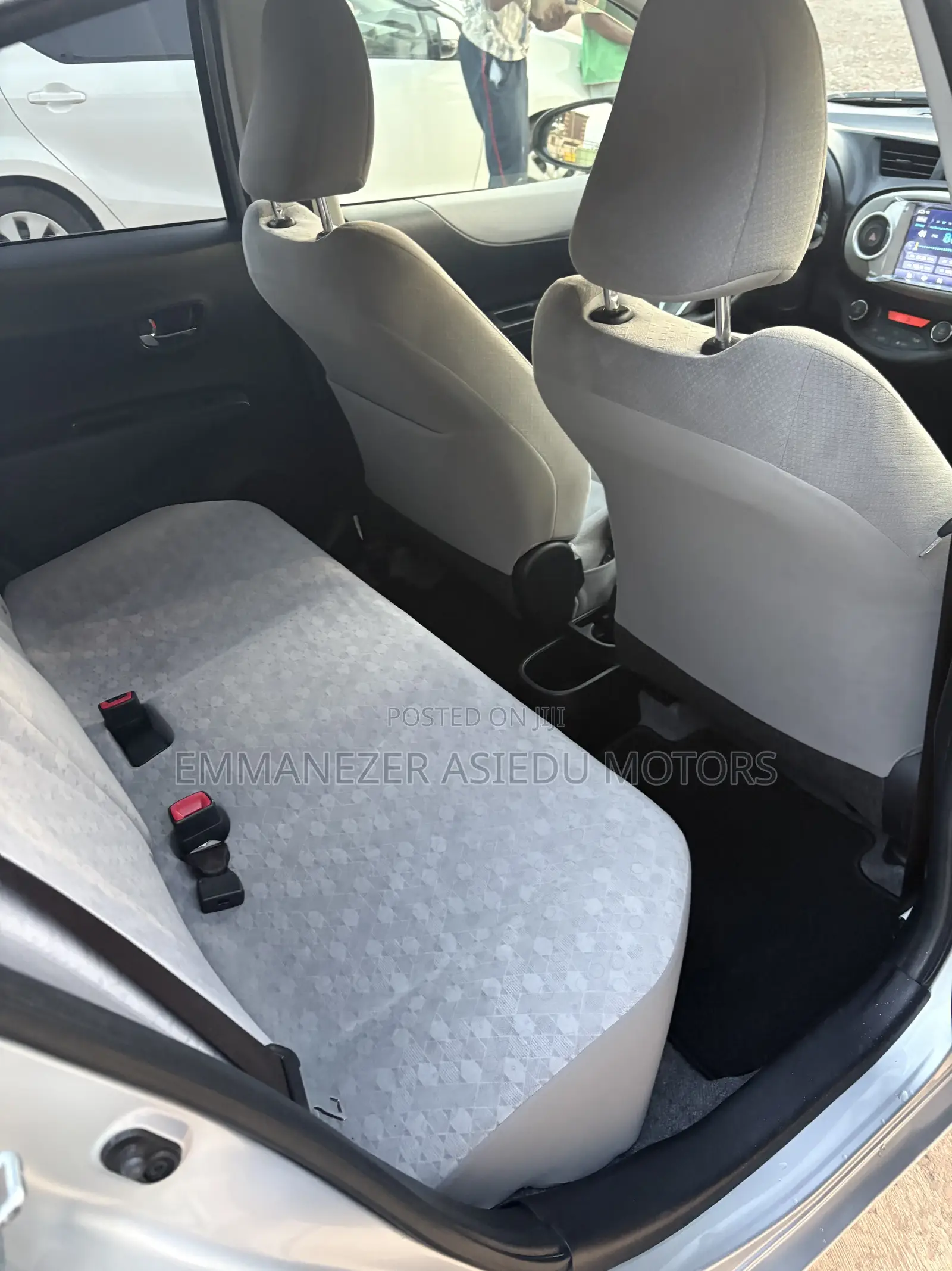 Toyota Vitz 1.3 FWD 5dr 2013 Silver