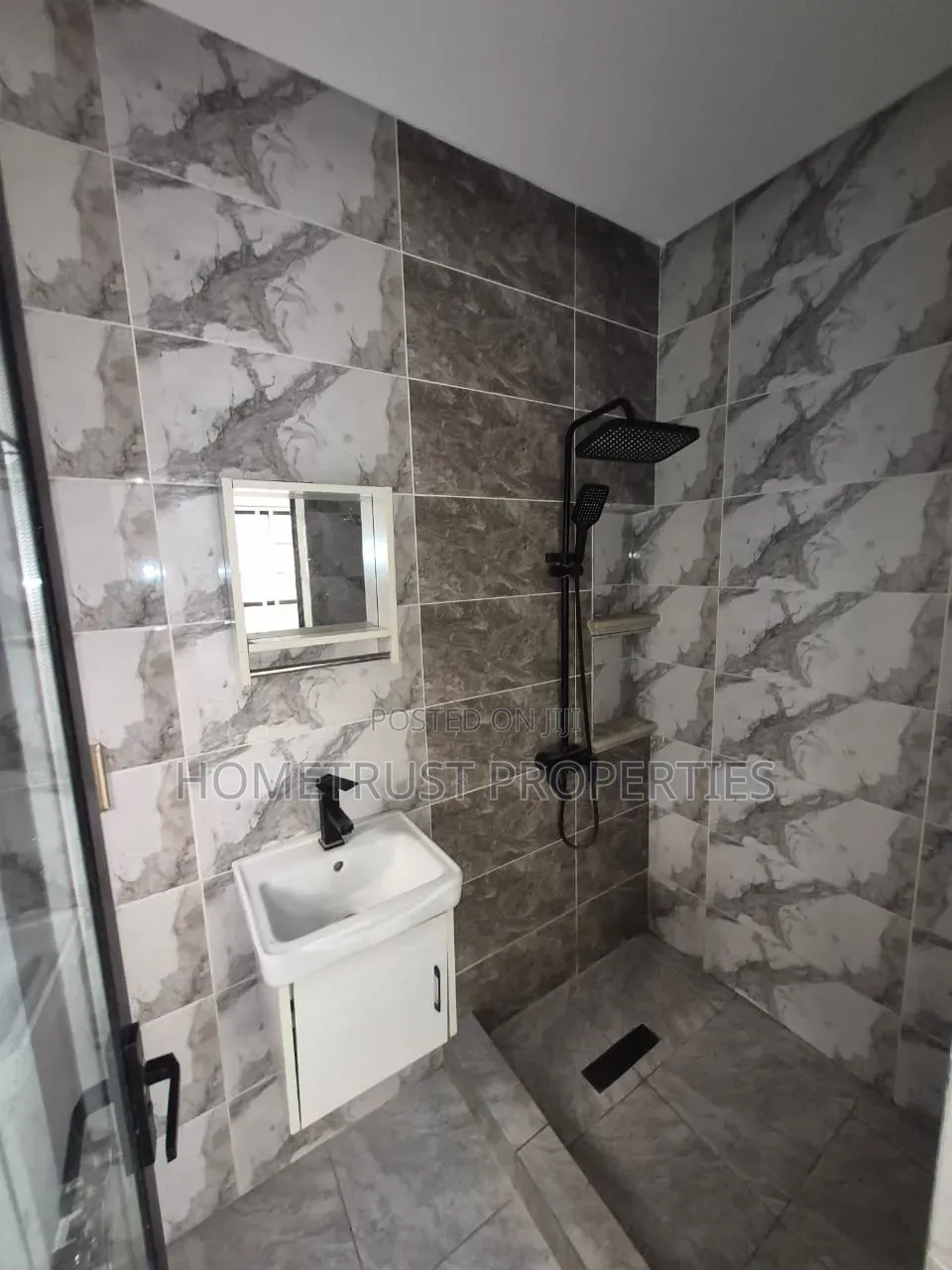 4bdrm Duplex in Amasaman Satellite for rent