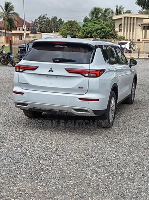 Mitsubishi Outlander 2.4 PHEV AWD 2022 White