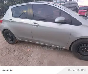 Toyota Yaris L Hatchback 5dr 2012 Gray