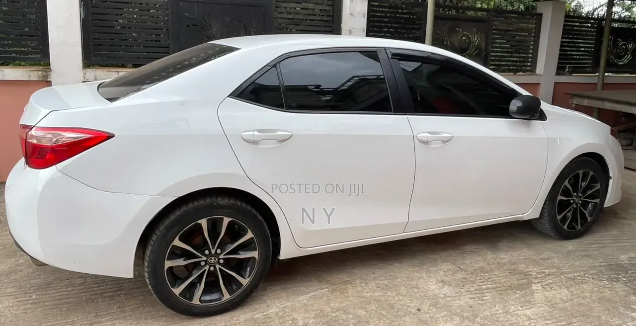 Toyota Corolla 2018 White