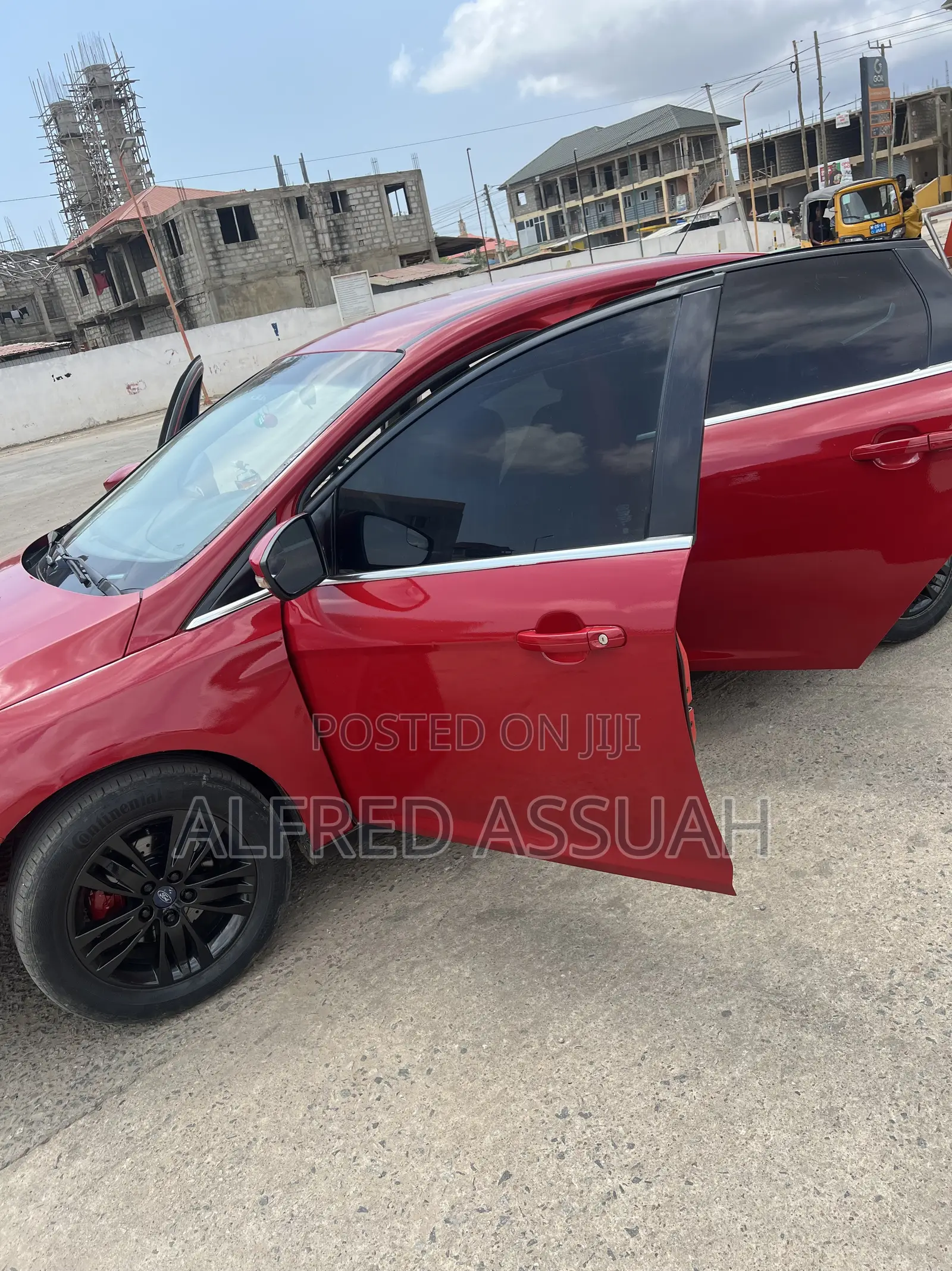 Ford Focus SE Sedan FWD (2.0L 4cyl 5M) 2013 Red