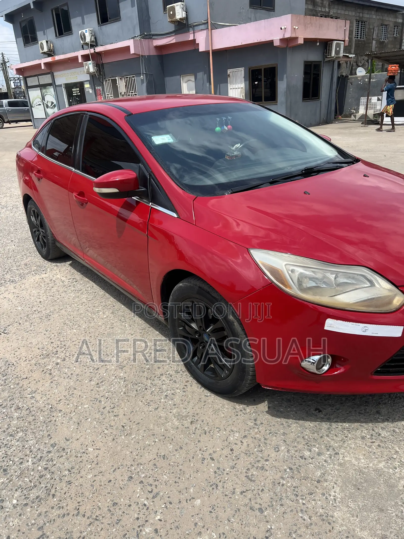 Ford Focus SE Sedan FWD (2.0L 4cyl 5M) 2013 Red