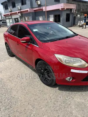 Ford Focus SE Sedan FWD (2.0L 4cyl 5M) 2013 Red