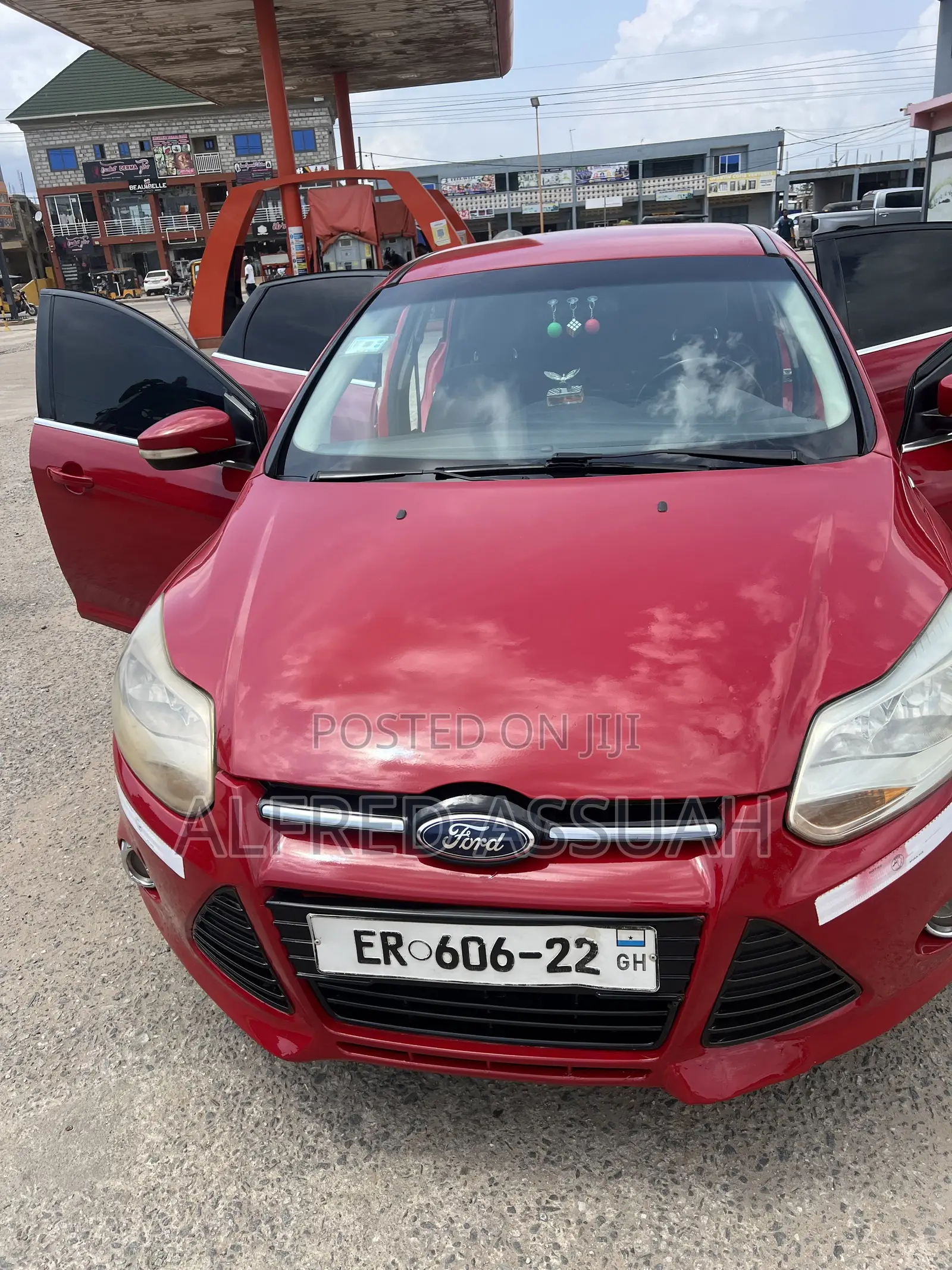 Ford Focus SE Sedan FWD (2.0L 4cyl 5M) 2013 Red