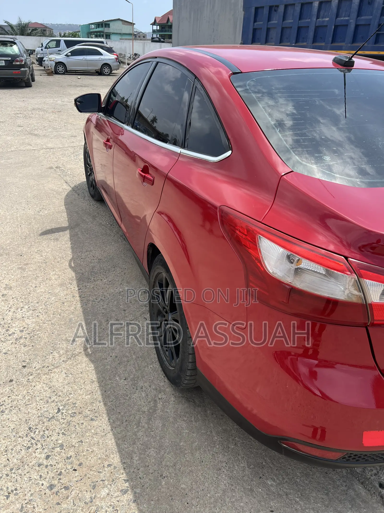 Ford Focus SE Sedan FWD (2.0L 4cyl 5M) 2013 Red