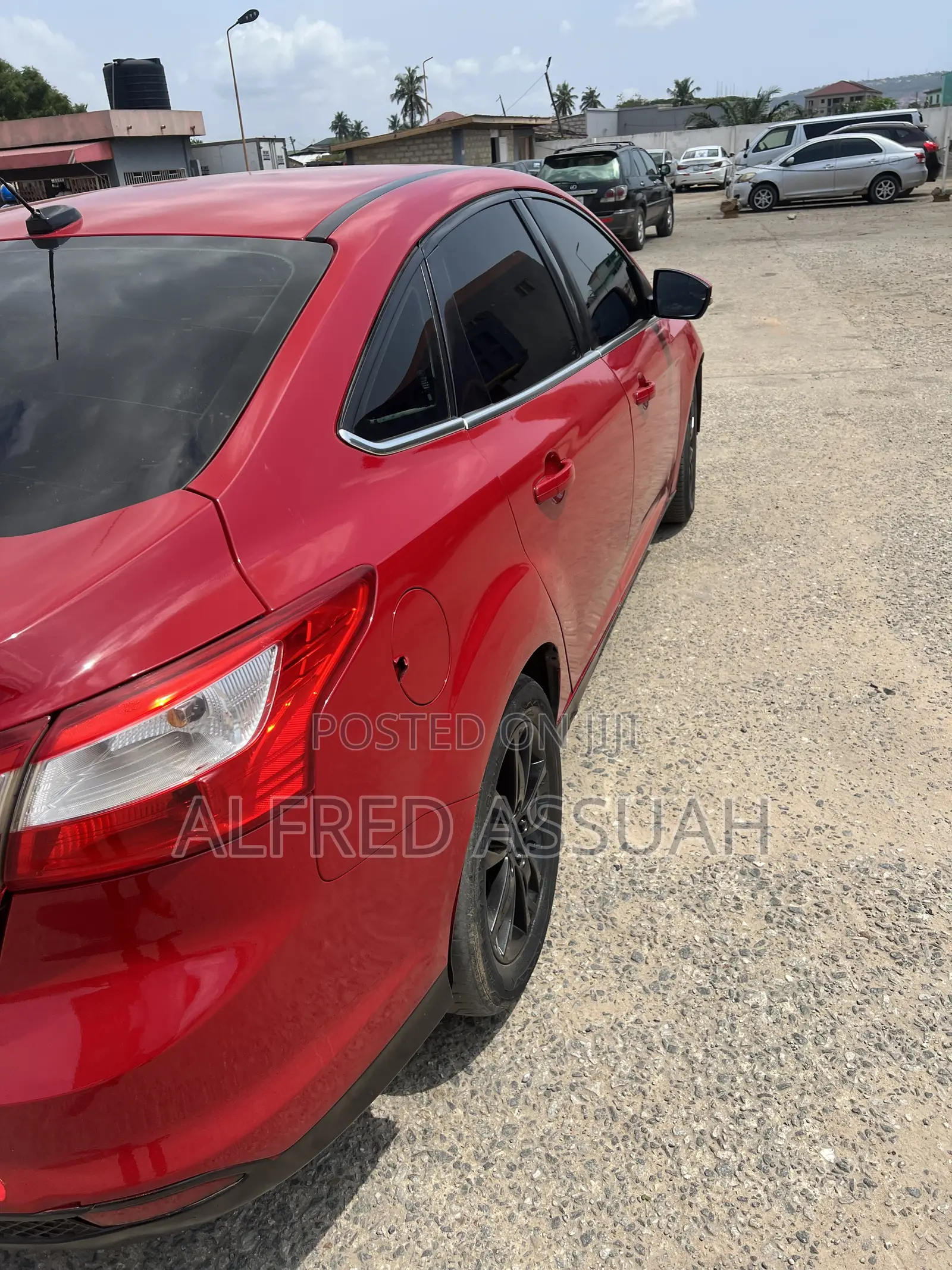 Ford Focus SE Sedan FWD (2.0L 4cyl 5M) 2013 Red
