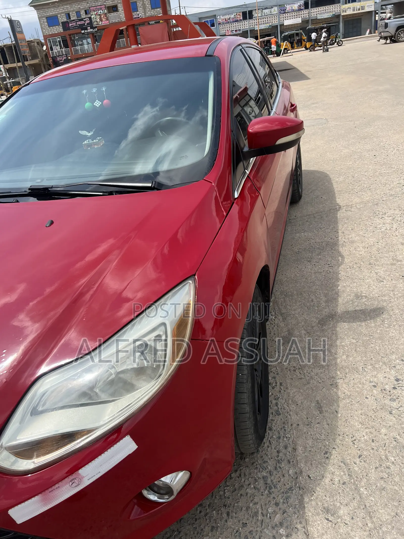 Ford Focus SE Sedan FWD (2.0L 4cyl 5M) 2013 Red