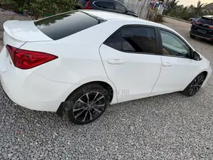 Toyota Corolla SE (1.8L 4cyl 2A) 2018 Gray