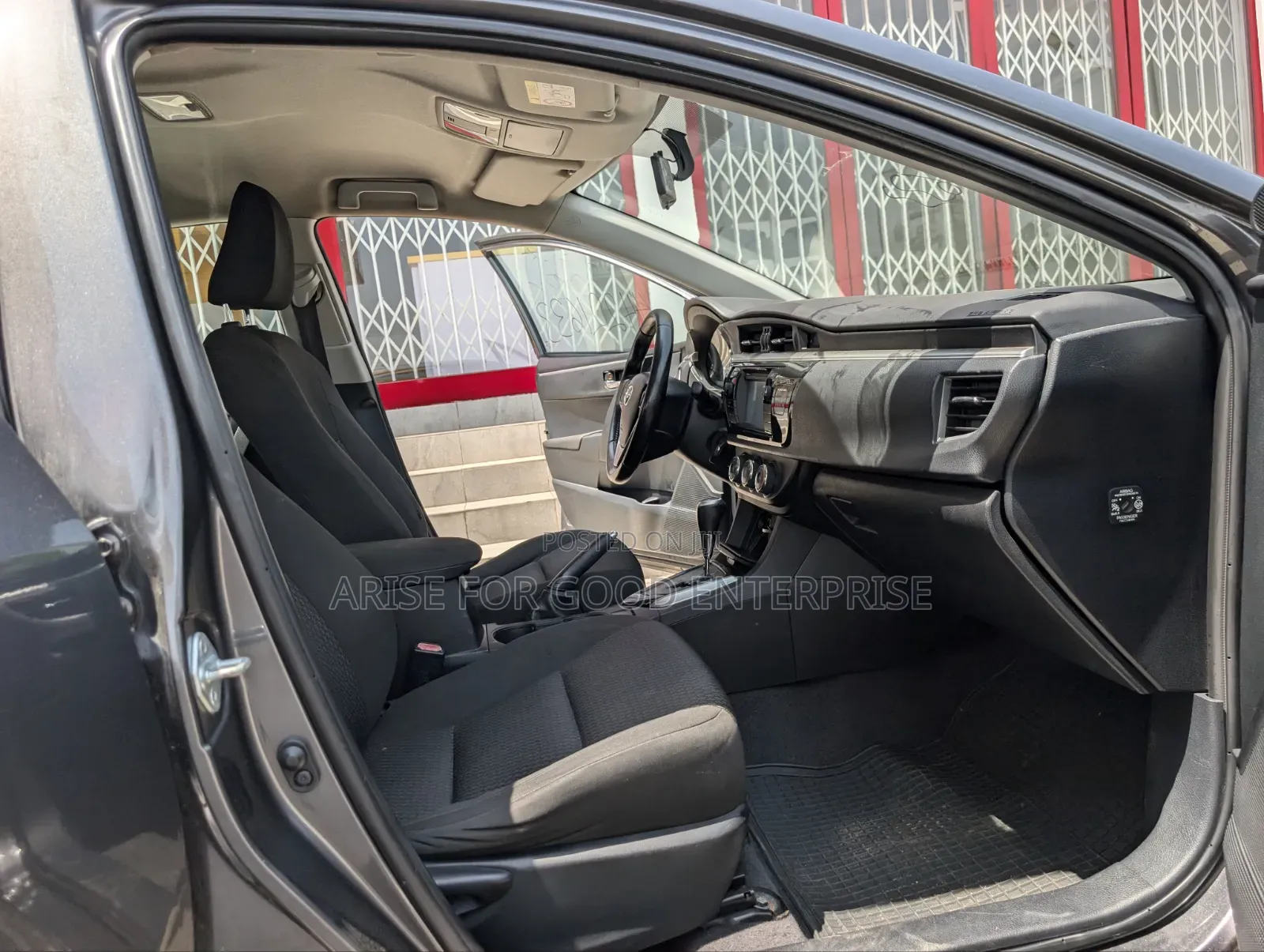 Toyota Corolla LE 4dr Sedan (1.8L 4cyl 4A) 2013 Gray