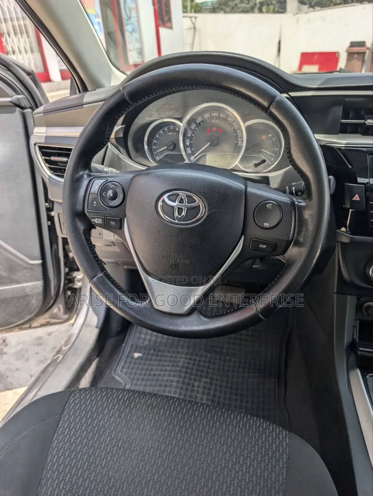 Toyota Corolla LE 4dr Sedan (1.8L 4cyl 4A) 2013 Gray