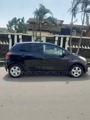Toyota Vitz 2010 Blue