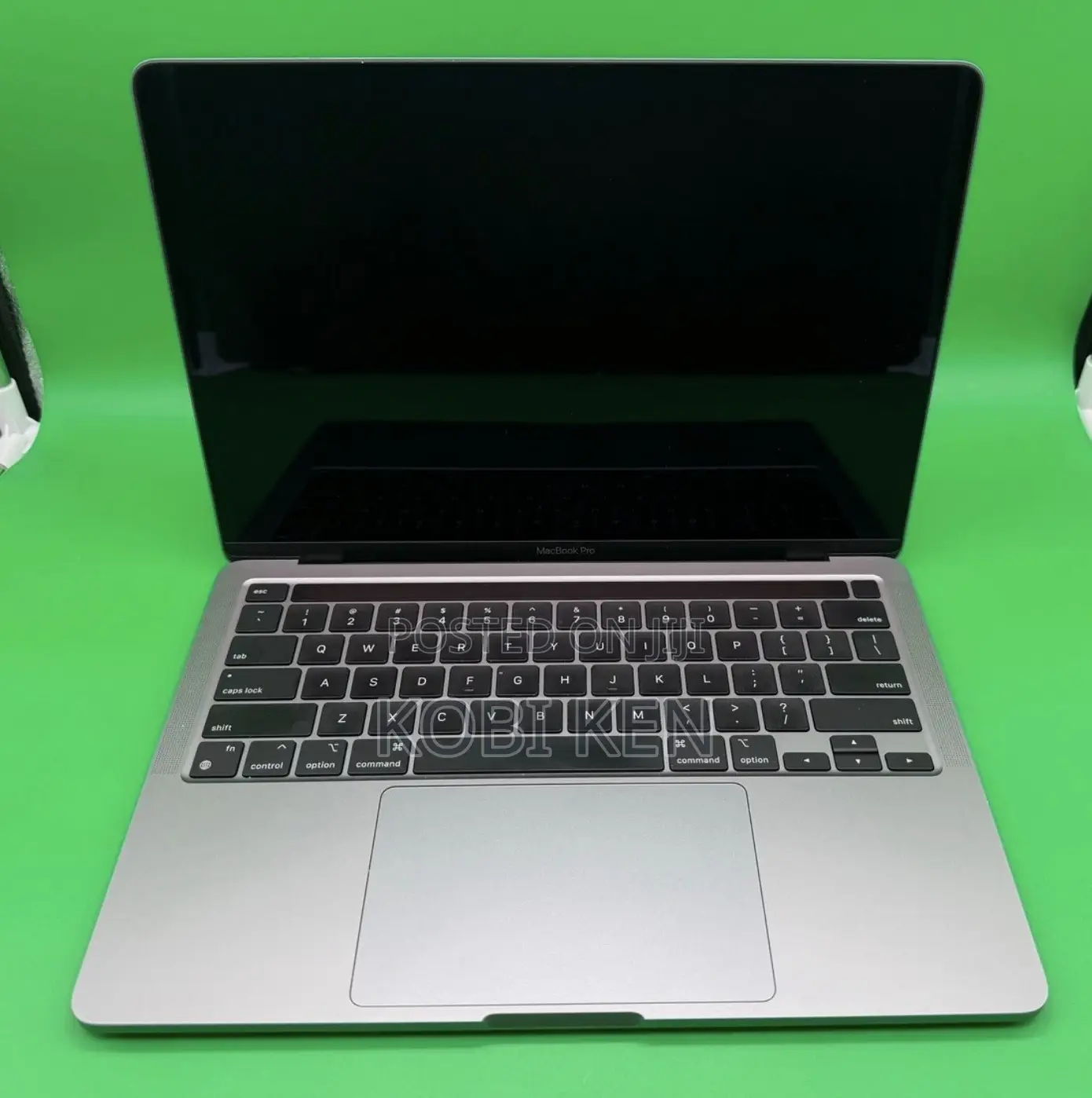 Laptop Apple MacBook Pro 2022 M2 8GB Apple M2 SSD 256GB