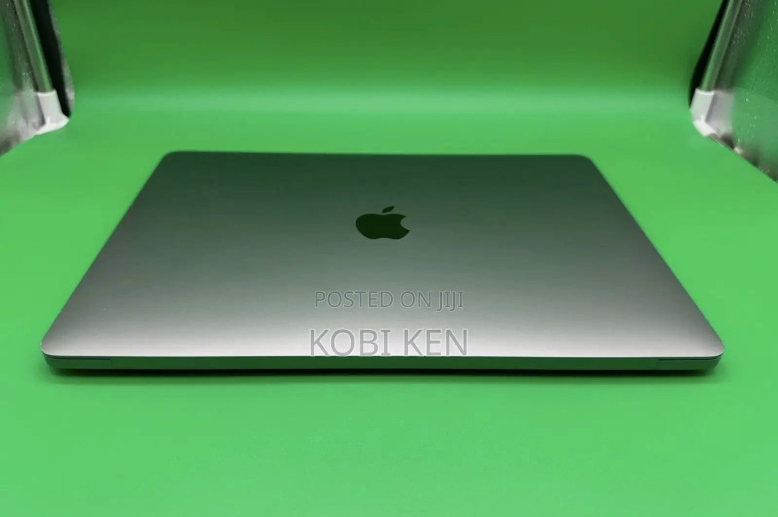 Laptop Apple MacBook Pro 2022 M2 8GB Apple M2 SSD 256GB