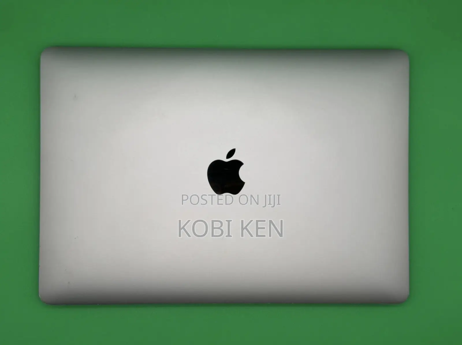 Laptop Apple MacBook Pro 2022 M2 8GB Apple M2 SSD 256GB