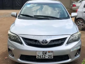 Toyota Corolla LE 4dr Sedan (1.8L 4cyl 4A) 2013 Silver