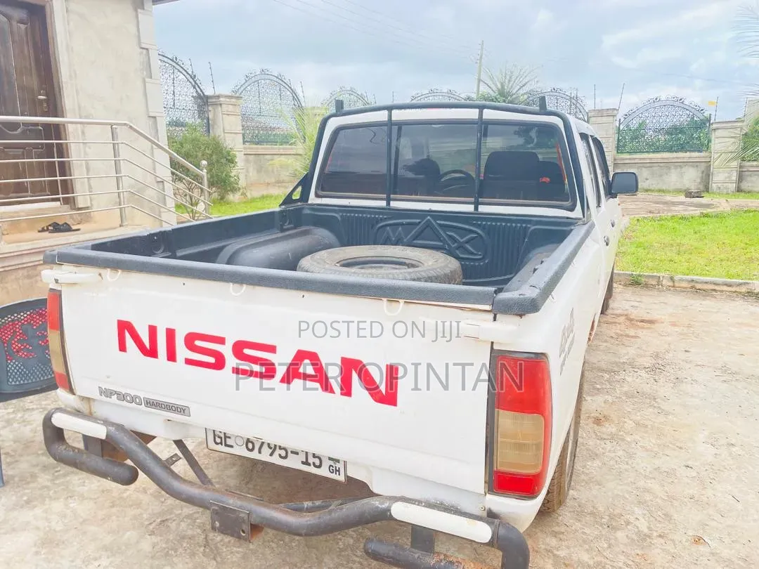 Nissan Hardbody 2015 White