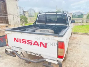 Nissan Hardbody 2015 White