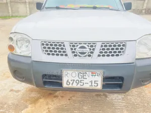 Nissan Hardbody 2015 White