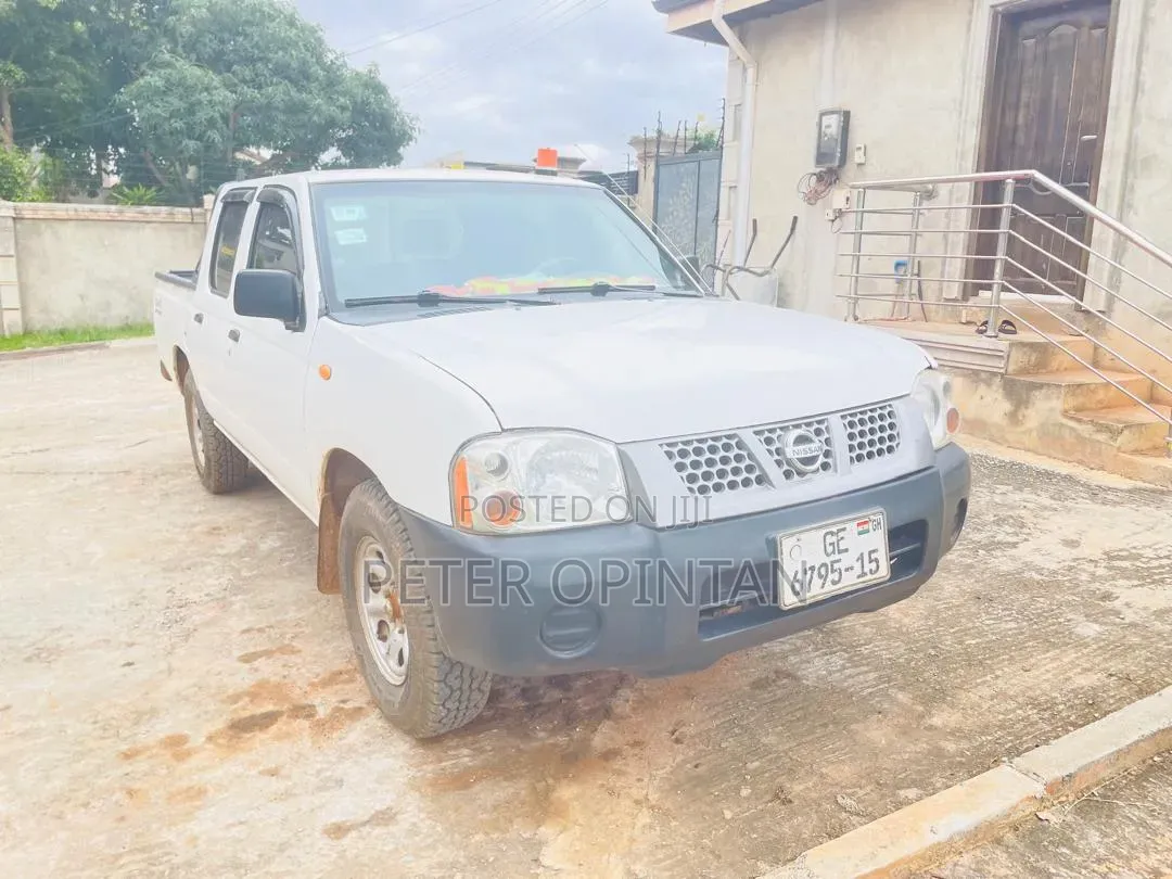 Nissan Hardbody 2015 White