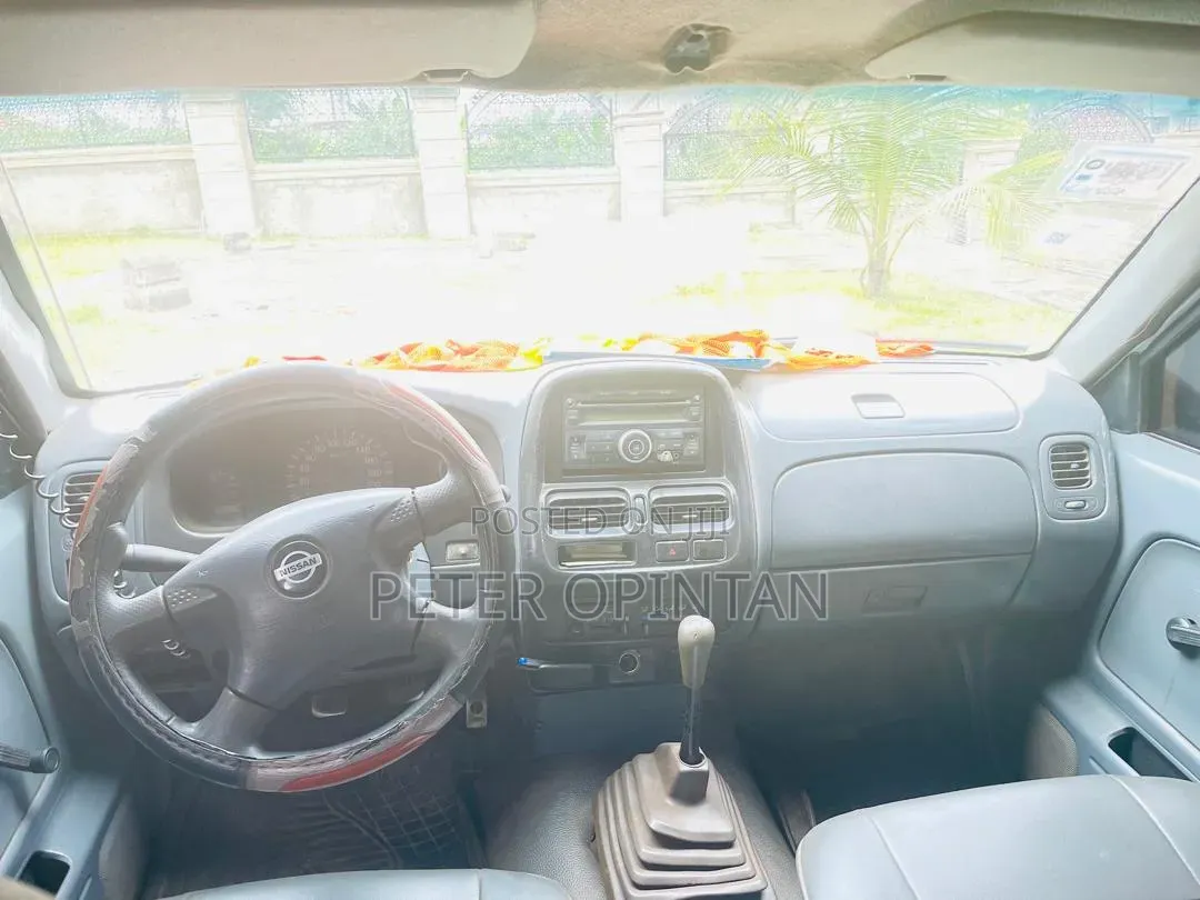 Nissan Hardbody 2015 White